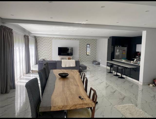 3 BEDROOM TOWNHOUSE FOR SALE IN BEVERLEY HILLS